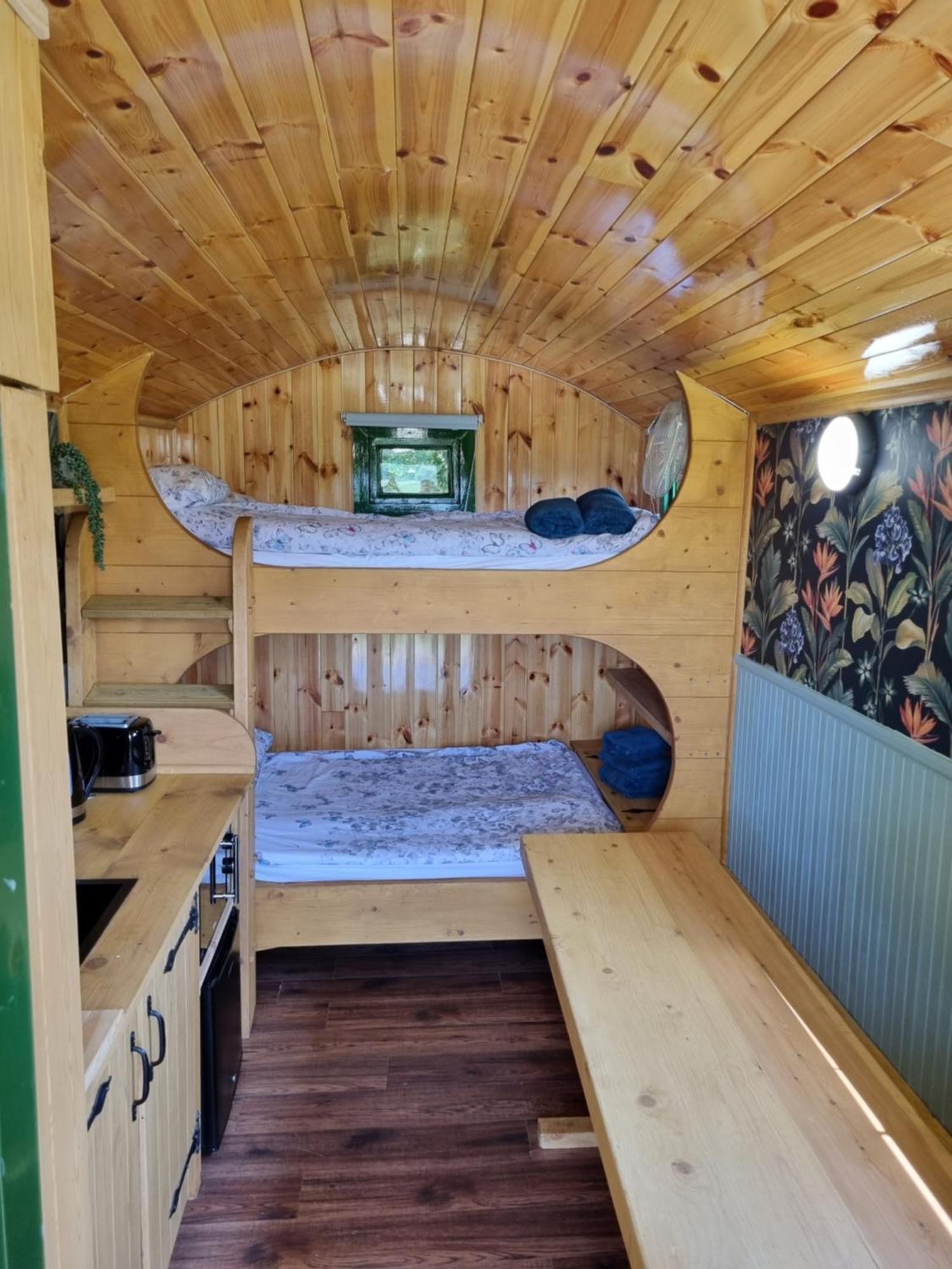 Woodie The Shepherds Hut - Sleeps 4 Chichester Exterior foto